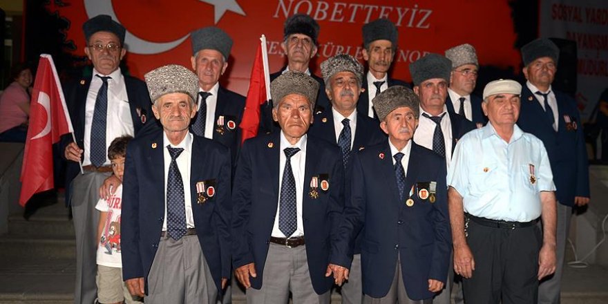 Kore ve Kıbrıs gazileri de 'demokrasi nöbeti'nde
