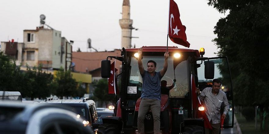 Çiftçilerden FETÖ'nün darbe girişimine tepki
