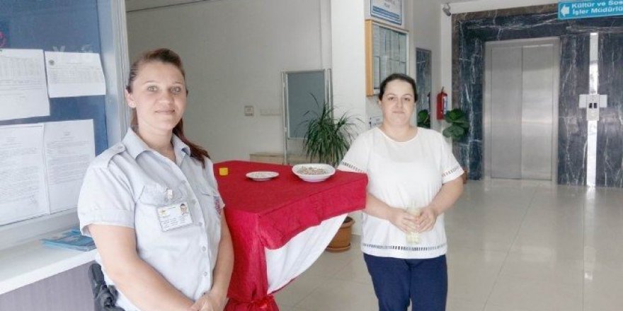 Gönen’de şekerli kolonyalı karşılama