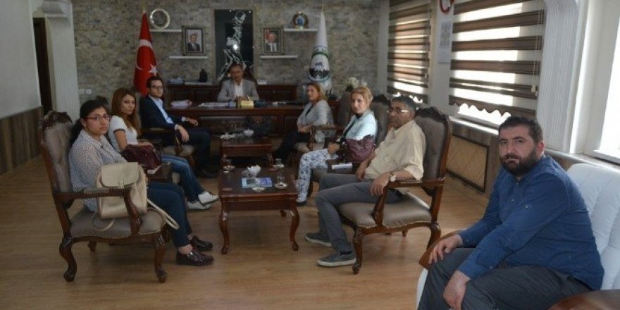 Ardahanlı avukatlar Başkan Köksoy’u makamında ziyaret etti
