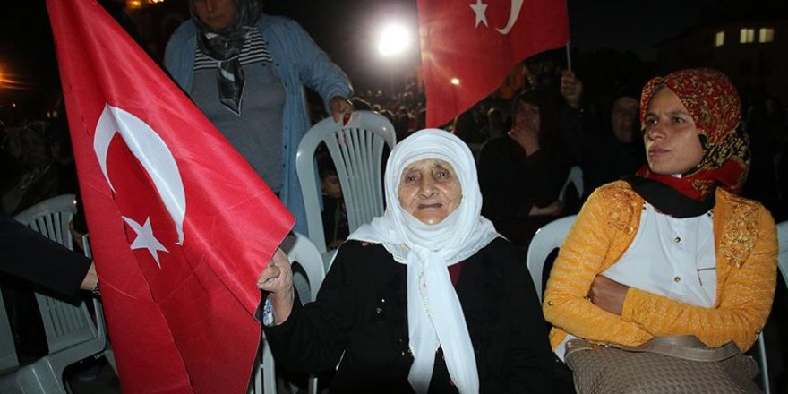 Veyis Dede ve Gürcü Nine de 'demokrasi nöbeti'nde