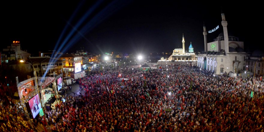 Millet tek yürek oldu, meydanlarda gücünü gösterdi