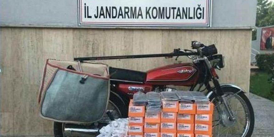 Motosiklet heybesinde 40 adet kaçak cep telefonu ele geçirildi