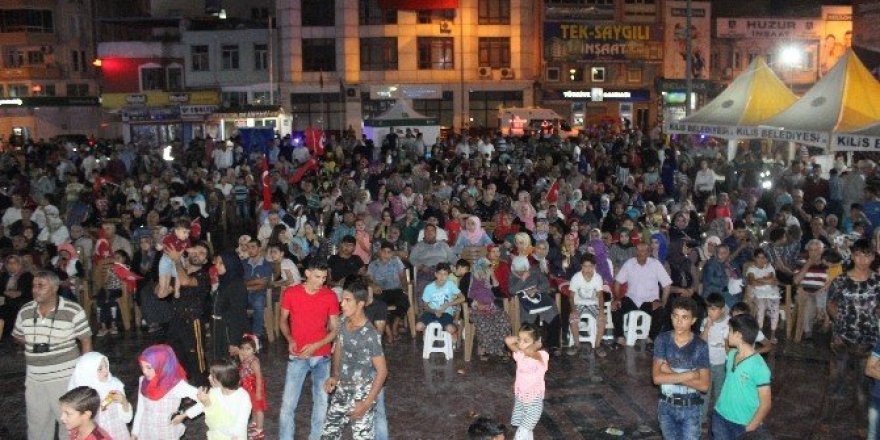 Demokrasi nöbeti sürüyor