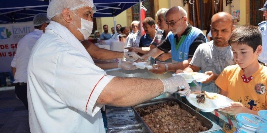 İzmit Belediyesi’nden demokrasi şehitleri için mevlit
