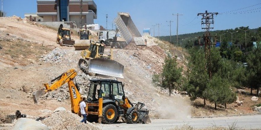 Fadıloğlu, Şehirgösteren’deki yol çalışmalarını inceledi