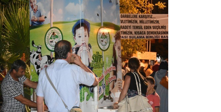 Demokrasi nöbetinde süt ikramı