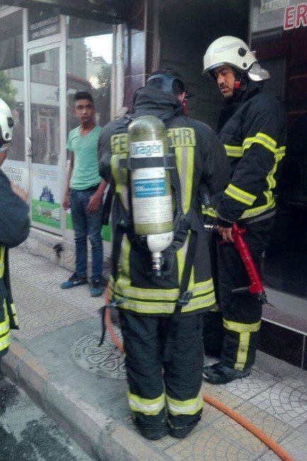Kuaförde yangın çıktı
