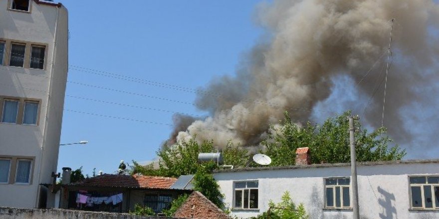 Çatı Katı Alev Alev Yandı