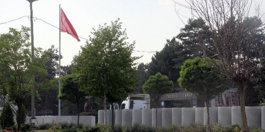 Askeri hareketlilik ihtimaline beton bloklu önlem