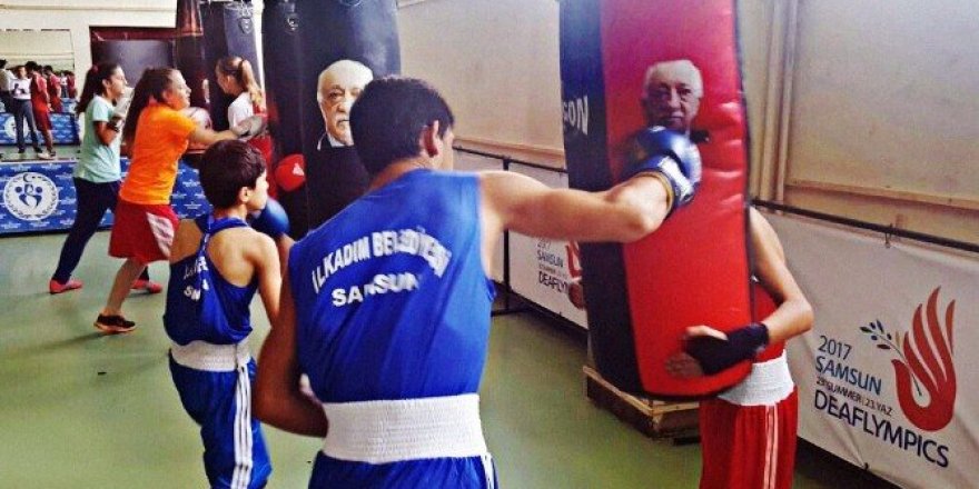Boks torbasına FETÖ liderinin fotoğrafını yapıştırarak yumrukladılar