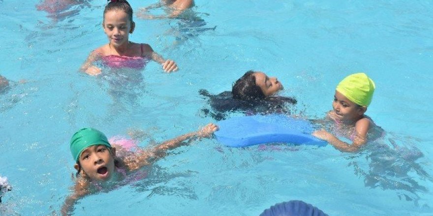 Nazilli’de 108 çocuk yüzmeyi öğrendi