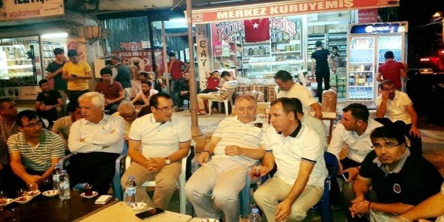 Kaymakam Kaya ile Başkan Toprak demokrasi nöbetinde