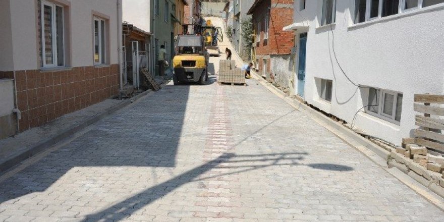 Bozüyük Belediyesi kilit taşı çalışmalarına hız verdi
