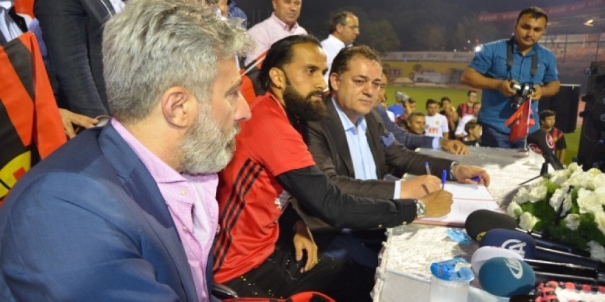 Erkan Zengin imzayı attı