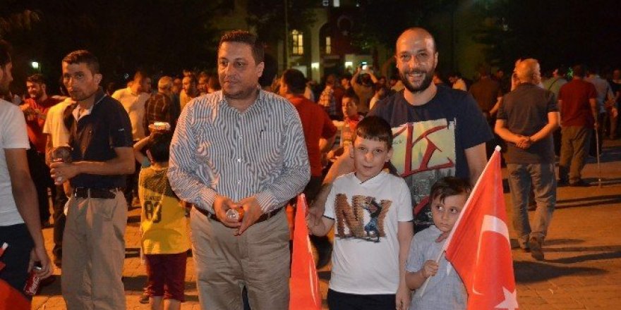 Siirt’te ’demokrasi nöbeti’ devam ediyor