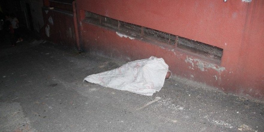 Sokak arasında ölü bulundu