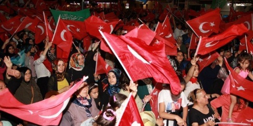 Van’da demokrasi nöbeti büyük bir coşkuyla devam ediyor