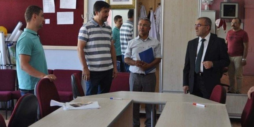 İl Milli Eğitim Müdürü Demir, tercih danışmanlığı komisyonlarını ziyaret etti