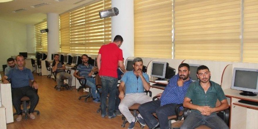 Ev ve süs hayvanı satan işletme sahipleri eğitimde