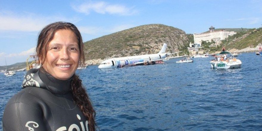 Dünya Rekortmeni Derya Can, demokrasi şehitleri için dalacak