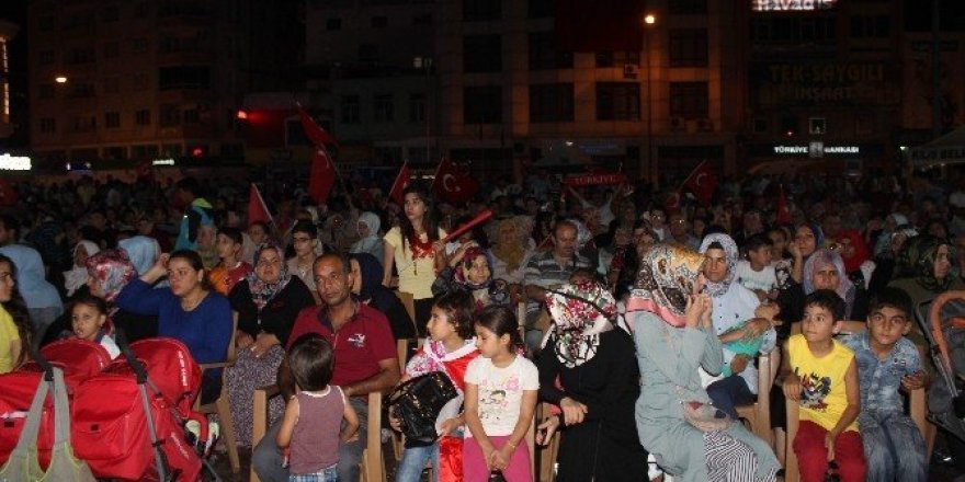 Kilis'te demokrasi nöbeti sürüyor