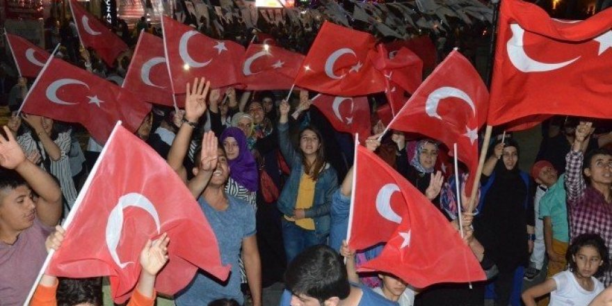 Tatvan’da demokrasi nöbeti devam ediyor