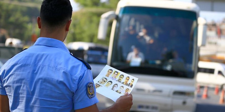 Erdoğan'a saldırı düzenleyen 11 askeri 600 kişi arıyor