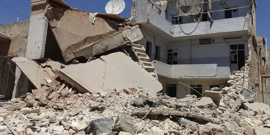 Suriye'de yerleşim yerlerine hava saldırıları: 10 ölü