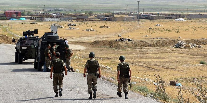 Hakkari'de yol kontrolü yapan askerlere saldırı: 5 şehit