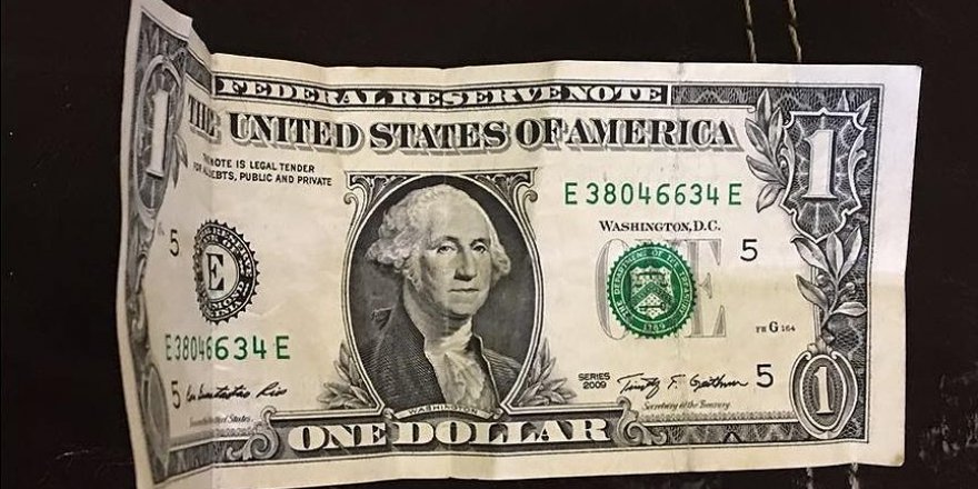 Dershane sahibinin ofisinde 8 adet bir dolar ele geçirildi