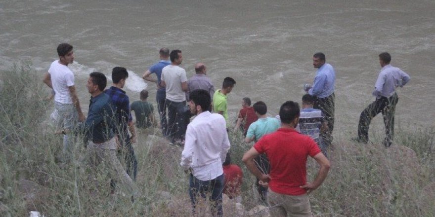 Zap suyuna kapılan 2 çocuk bulunamadı