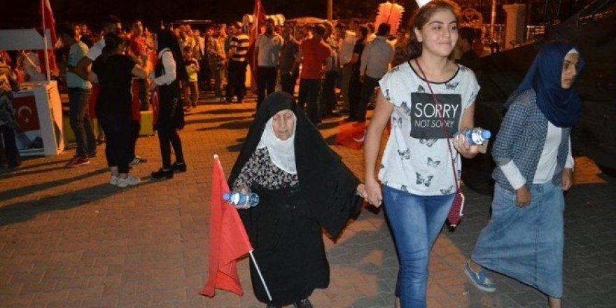 96’lık ninenin demokrasi nöbeti