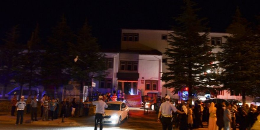 Kınada yakılan maytap yangına neden oldu