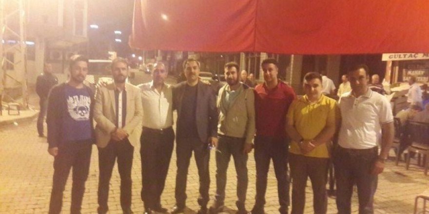 Adilcevazlı gençler Ahlat’ta demokrasi nöbetine katıldı