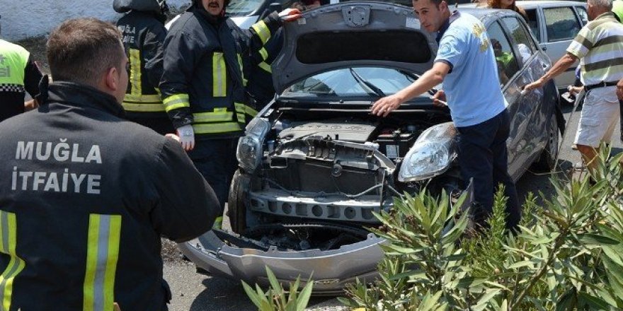 Milas’ta engelli sürücü TIR’a çarptı; 2 yaralı