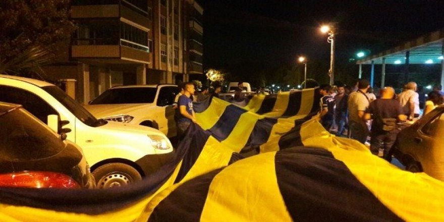 Fenerbahçelilerden demokrasi nöbetine destek