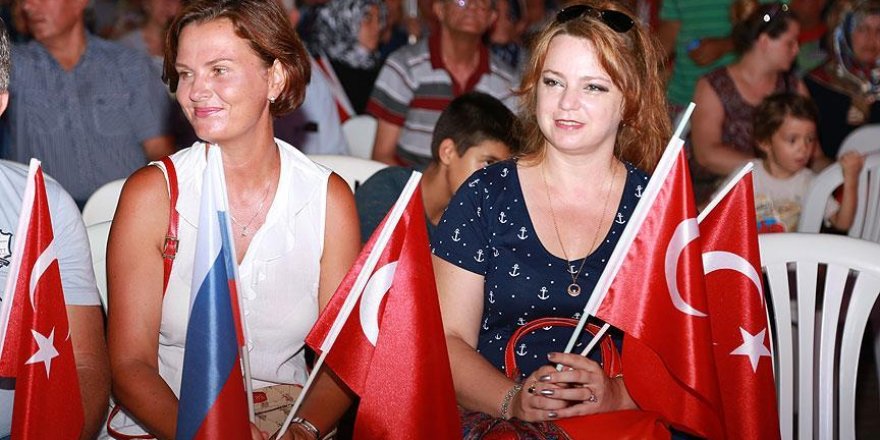 Ruslar da demokrasi nöbetinde
