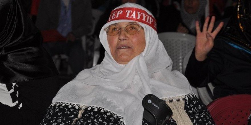 Sivas’ta FETÖ’ye karşı vatandaşların demokrasi nöbeti sürüyor