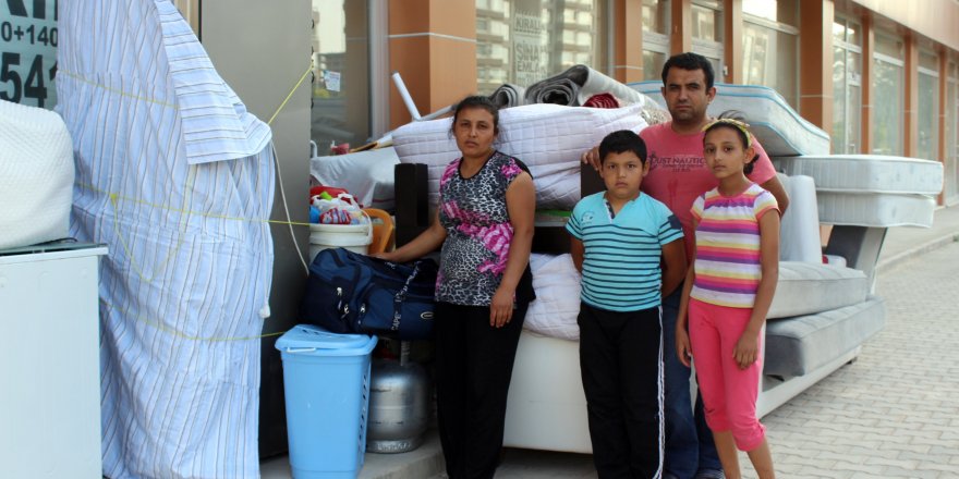 Hem işten hem evden çıkarılınca ailesiyle ortada kaldı