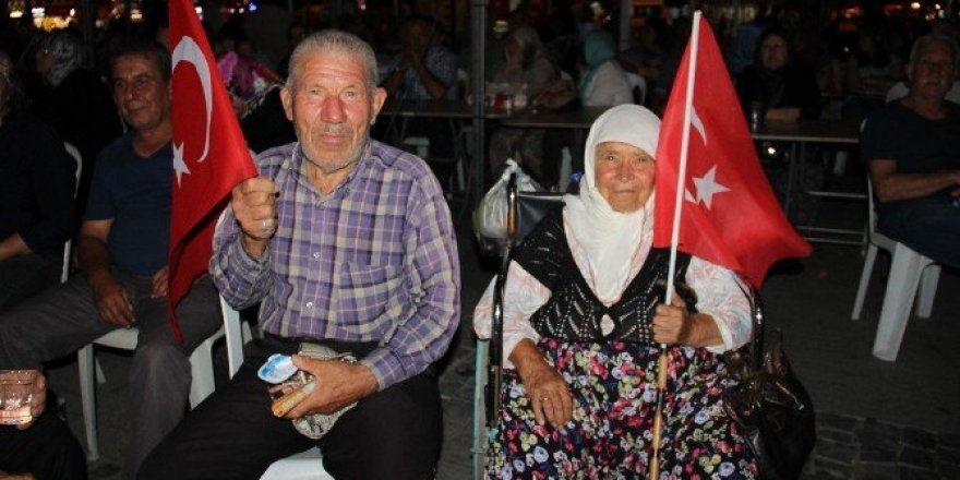 Çanakkale’de demokrasi nöbeti devam ediyor