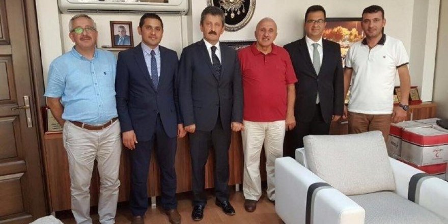 AK Parti’den Kızılay’a teşekkür ziyareti