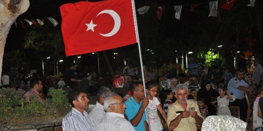 Demokrasi nöbeti büyük şevkle devam ediyor