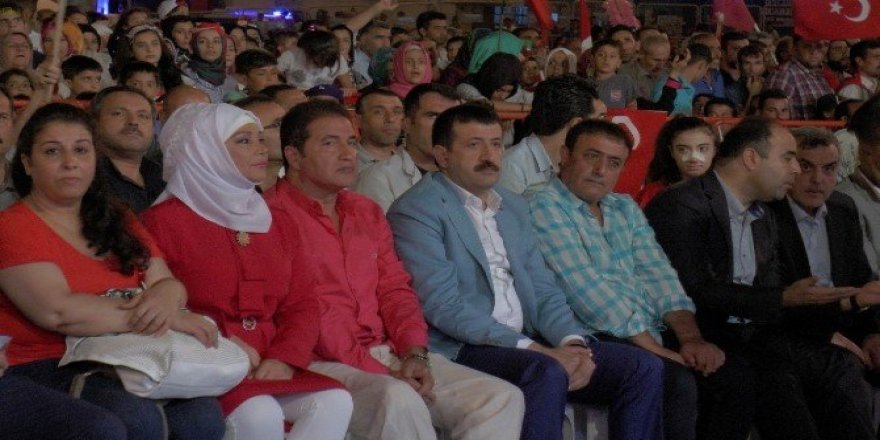Sanatçılar demokrasi nöbeti için Şanlıurfa’ya geldi