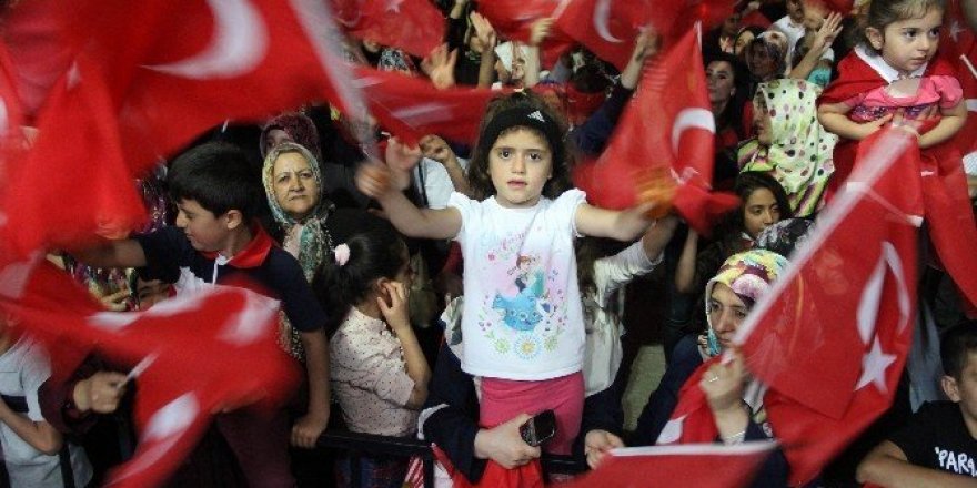 Vatandaşların demokrasi nöbeti devam ediyor
