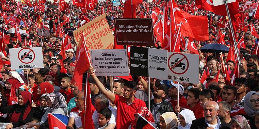 Avrupalı Türkler demokrasi mitinginde buluştu