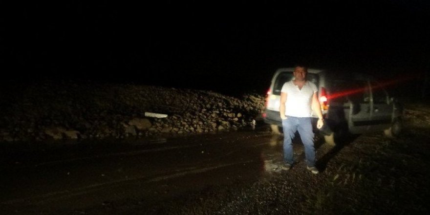 İspirde aşırı yağış toprak kaymasına neden oldu