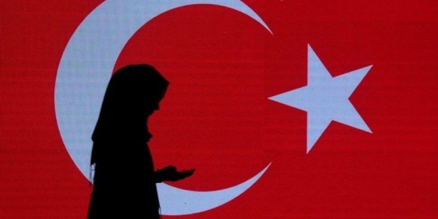 Bayrak fotoğrafı Bingöl’e ilham oldu