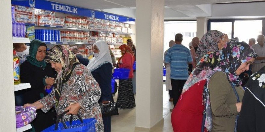 Yunusemre Gıda Bankası’nda alışverişler başladı