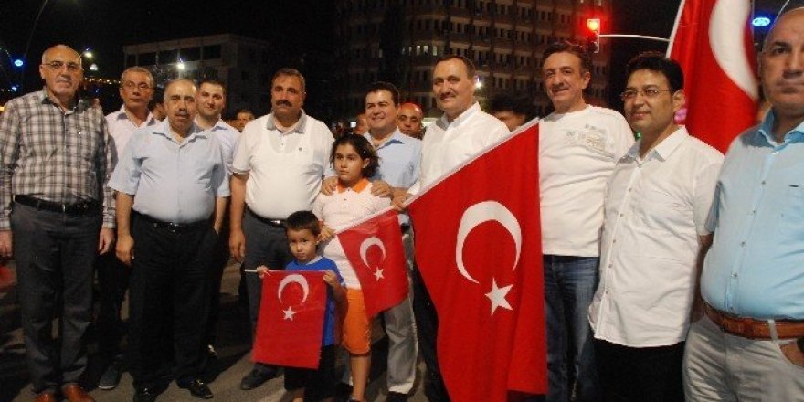 Şifa veren eller milli irade ve demokrasi yürüyüşünde buluştu